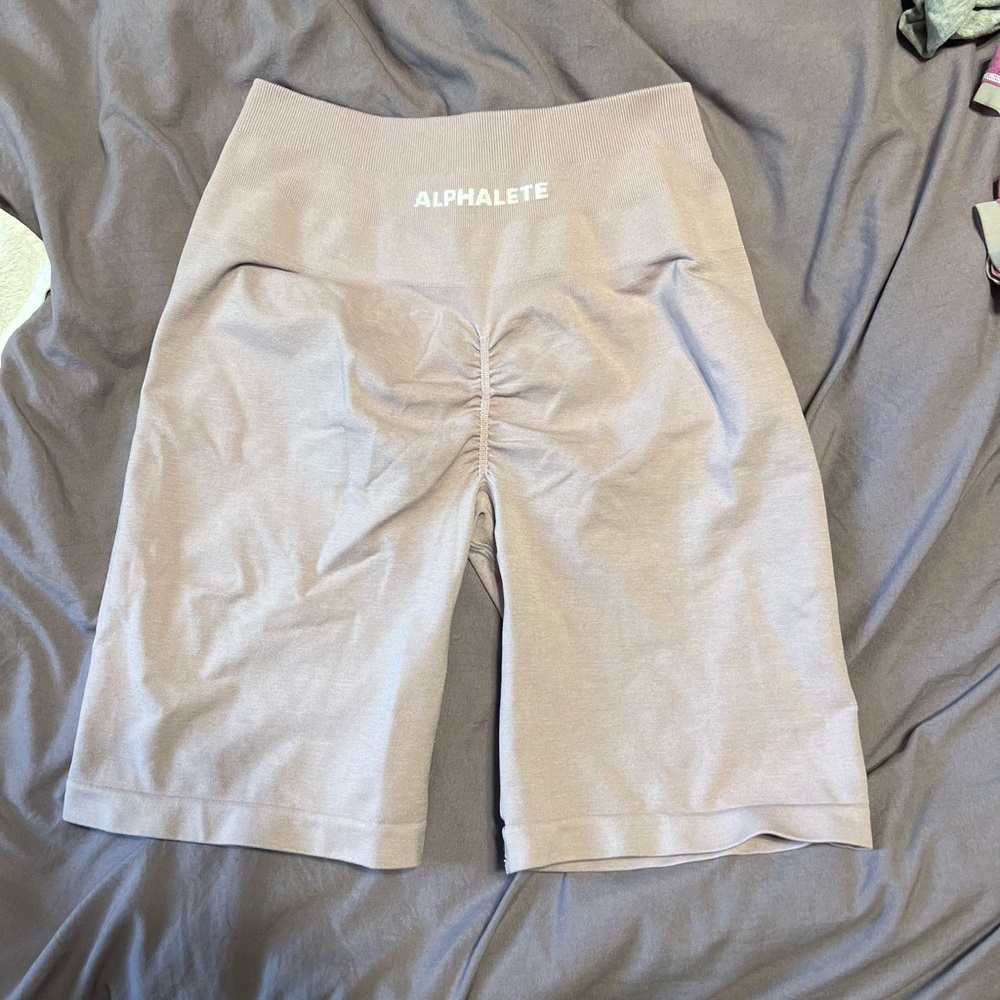 Alphalete Amplify Biker Shorts- Viola